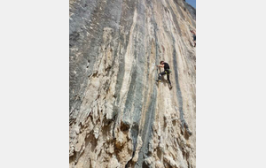 Descente canyon sec VENASQUE